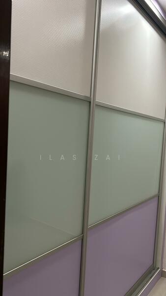 Wardrobe doors in common bedroom
