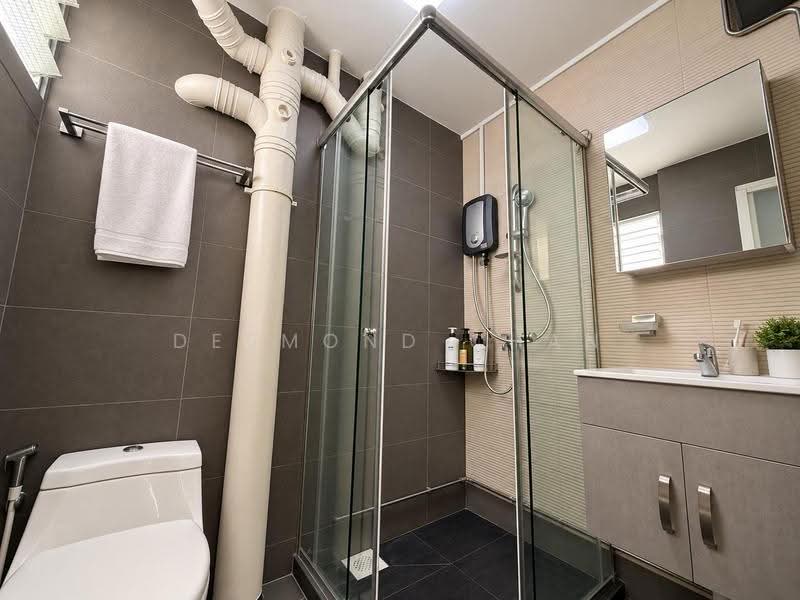 2 Delta Avenue, 2 Delta Avenue, Alexandra / Commonwealth, 3 Bedrooms, 1,313 sqft, HDB Flat For Rent, by Desmond Chan, 25375017 - Bathroom - PropertyGuru.com.sg