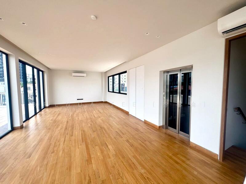 MERINO CRESCENT, Brand New Detached with Pool & Lift