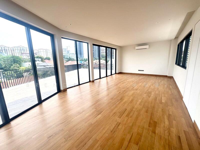MERINO CRESCENT, Brand New Detached with Pool & Lift