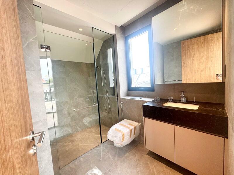 MERINO CRESCENT, Brand New Detached with Pool & Lift