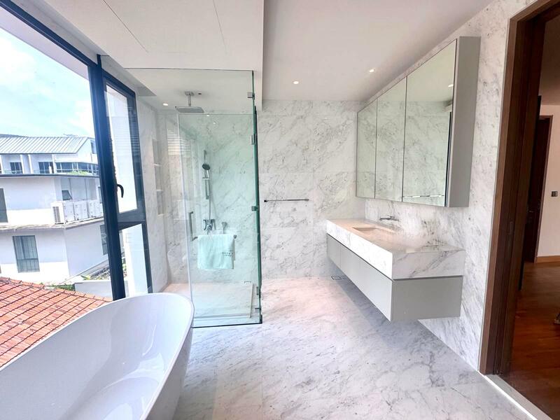MERINO CRESCENT, Brand New Detached with Pool & Lift