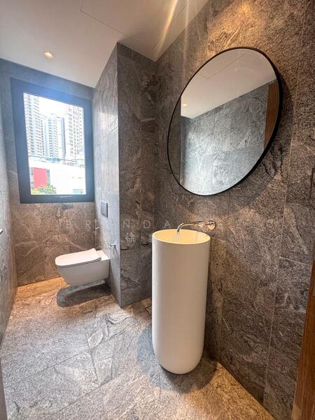 MERINO CRESCENT, Brand New Detached with Pool & Lift