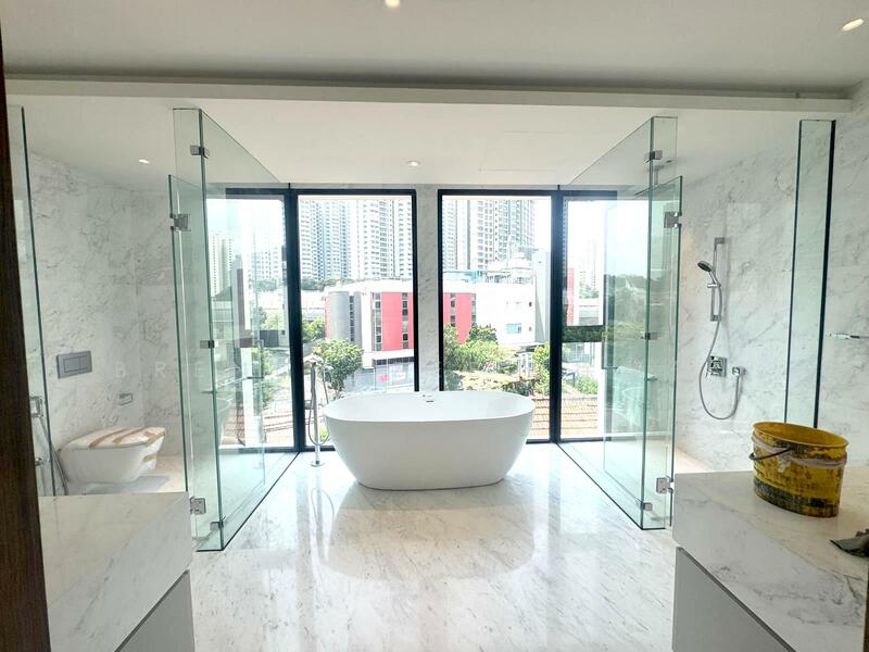MERINO CRESCENT, Brand New Detached with Pool & Lift