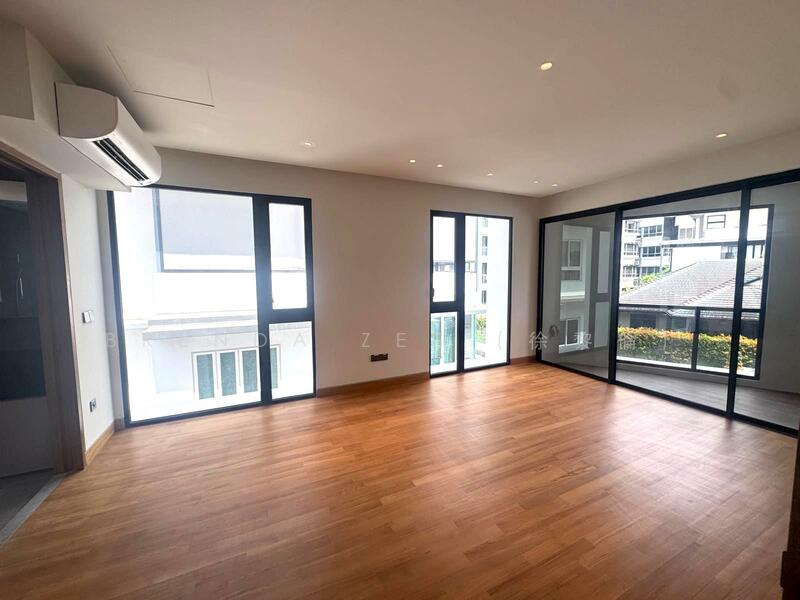 MERINO CRESCENT, Brand New Detached with Pool & Lift