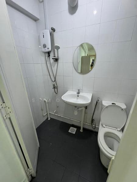 406 Tampines Street 41, 406 Tampines Street 41, Pasir Ris / Tampines, 2 Bedrooms, 818 sqft, HDB Flat For Rent, by Simon Neo, 25376394 - Bathroom - PropertyGuru.com.sg