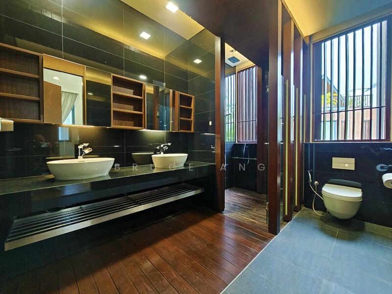 For Sale - C.H.E.A.P. Rare D10 Semi-D With Lift! Discount! Near good schools! 5 bedrooms!