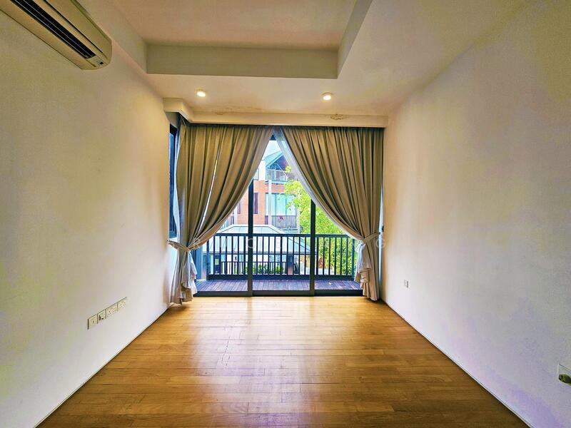 For Sale - C.H.E.A.P. Rare D10 Semi-D With Lift! Discount! Near good schools! 5 bedrooms!