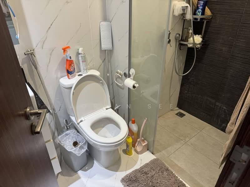 Urban Vista, 6 Tanah Merah Kechil Link, Studio, 300 sqft, Condominium For Rent, by Adrian See, 25378009 - Attached Bathroom - PropertyGuru.com.sg