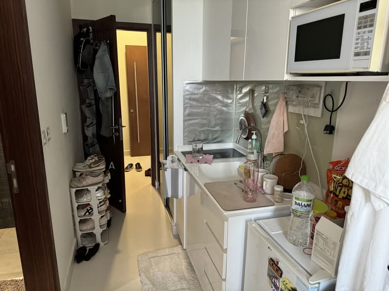 Urban Vista, 6 Tanah Merah Kechil Link, Studio, 300 sqft, Condominium For Rent, by Adrian See, 25378009 - Kitchen - PropertyGuru.com.sg