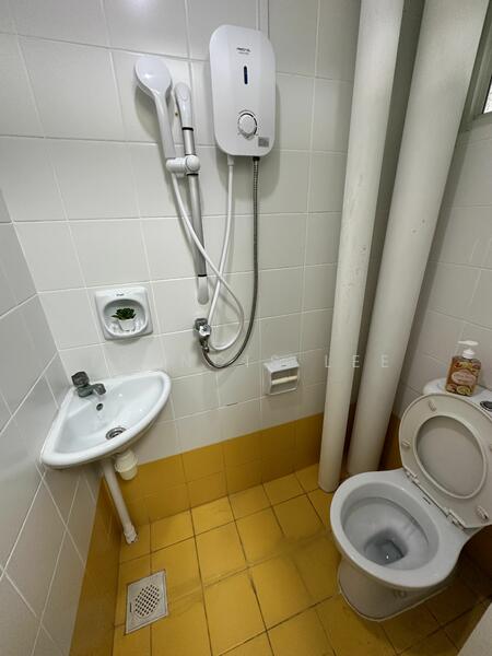 Queens, 10 Stirling Road, Alexandra / Commonwealth, Room Rental, 130 sqft, Condominium For Rent, by Francis Lee, 25378157 - PropertyGuru.com.sg