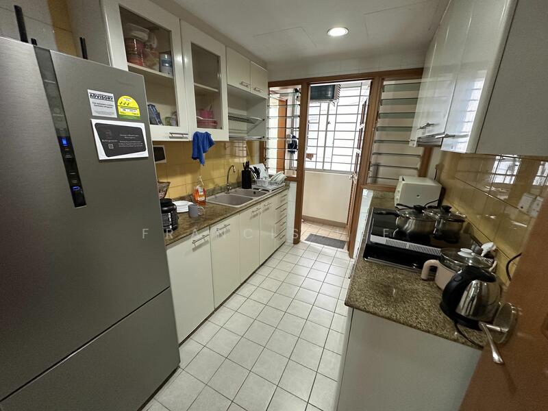 Queens, 10 Stirling Road, Alexandra / Commonwealth, Room Rental, 130 sqft, Condominium For Rent, by Francis Lee, 25378157 - PropertyGuru.com.sg