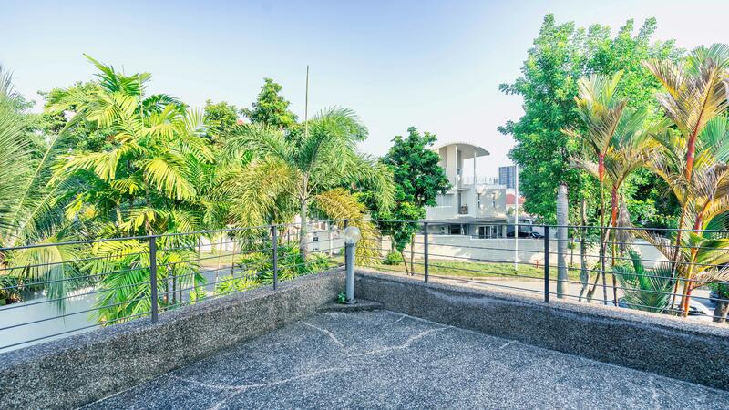 For Sale - ❤️ Rare corner f'hold bungalow 3 storey mixed landed zone with development potential @ $1,492 psf