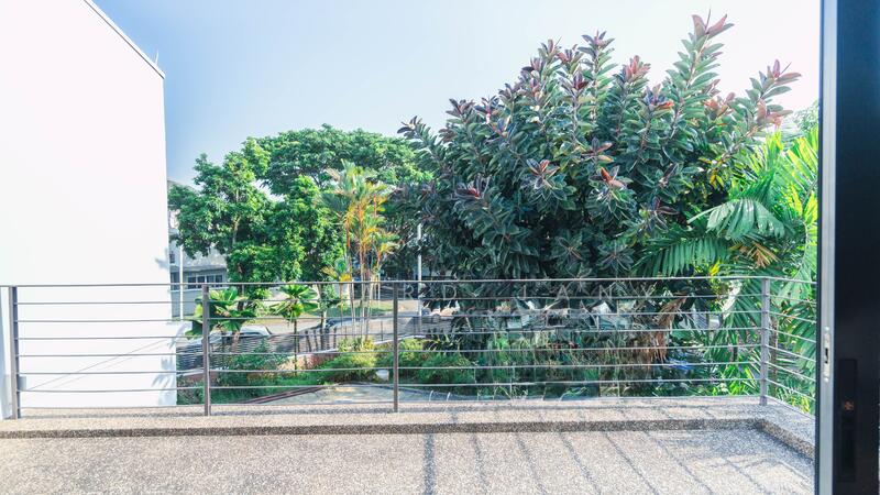 For Sale - ❤️ Rare corner f'hold bungalow 3 storey mixed landed zone with development potential @ $1,492 psf