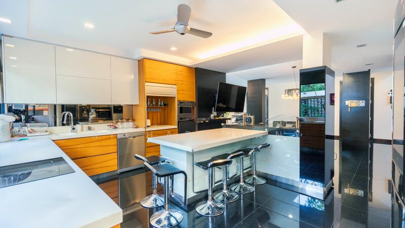 For Sale - ❤️ Rare corner f'hold bungalow 3 storey mixed landed zone with development potential @ $1,492 psf