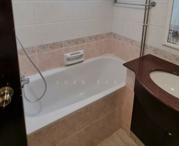 Ensuite Master Room Mins to Pasir Ris, Pasir Ris / Tampines, Room Rental, 200 sqft, Condominium For Rent, by Evan Tan, 25379536 - PropertyGuru.com.sg