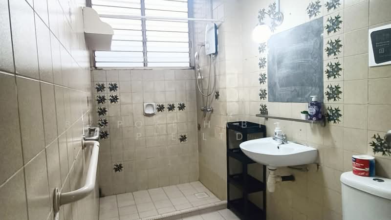 Sherwood Towers, 3 Jalan Anak Bukit, Room Rental, 100 sqft, Apartment For Rent, by Bespoke Habitat Pte Ltd, 25380120 - 04-03 Common Bathroom - PropertyGuru.com.sg