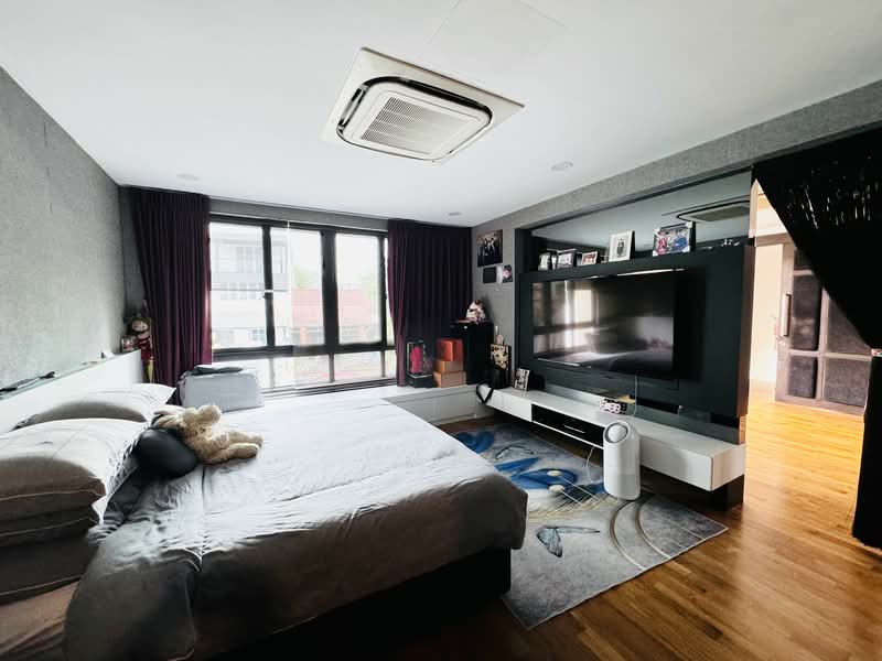 Modern with Pool,Huge master&junior master bedrooms with own living