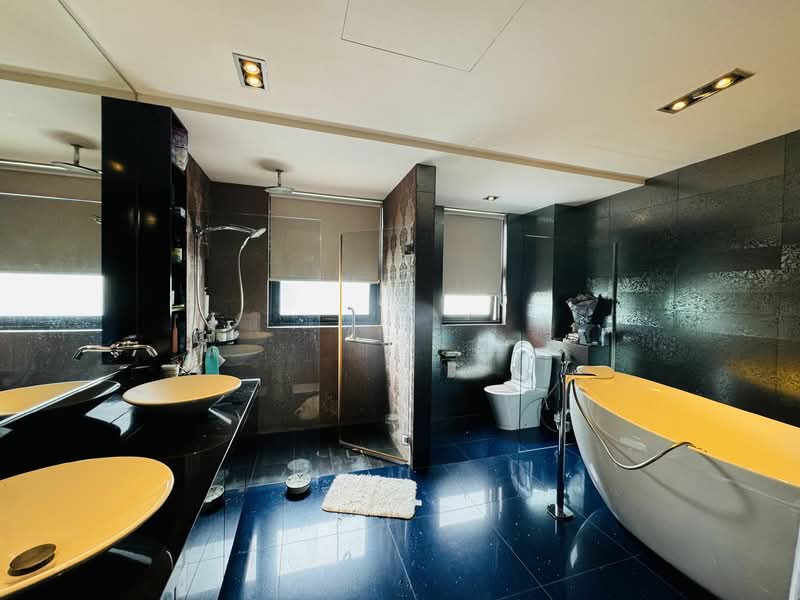 Modern with Pool,Huge master&junior master bedrooms with own living