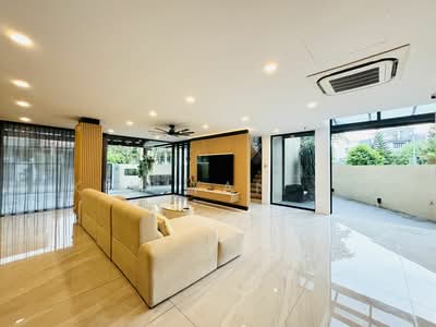 For Sale - Modern design, Resort Living with Pool&garden, 6 big bedrooms all ensuite, bright living&dining hall