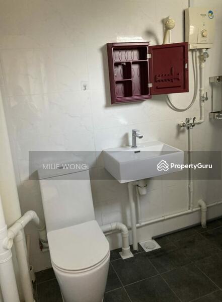 Master Bedroom Toilet