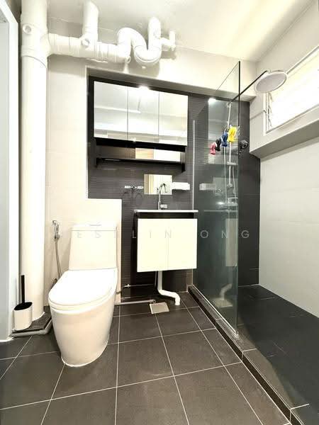 359 Hougang Avenue 5, 359 Hougang Avenue 5, Hougang / Punggol / Sengkang, 3 Bedrooms, 1,119 sqft, HDB Flat For Rent, by Jesslin Ong, 25382278 - Master Bathroom - PropertyGuru.com.sg