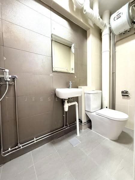 359 Hougang Avenue 5, 359 Hougang Avenue 5, Hougang / Punggol / Sengkang, 3 Bedrooms, 1,119 sqft, HDB Flat For Rent, by Jesslin Ong, 25382278 - Common Bathroom - PropertyGuru.com.sg