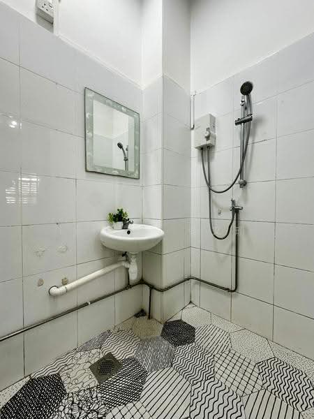 Co-Living near Chinatown at People's Park Complex, Chinatown / Tanjong Pagar, Room Rental, 150 sqft, Apartment For Rent, by Iris T. 张文珊, 25382882 - PropertyGuru.com.sg