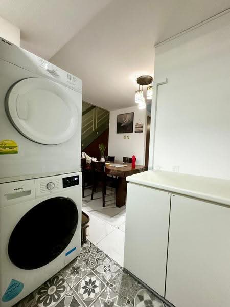 Co-Living near Chinatown at People's Park Complex, Chinatown / Tanjong Pagar, Room Rental, 150 sqft, Apartment For Rent, by Iris T. 张文珊, 25382882 - PropertyGuru.com.sg