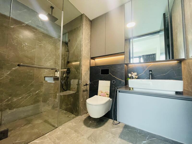 Irwell Hill Residences Condominium For Sale at S$ 2,300,000 | PropertyGuru Singapore - Master Bathroom 