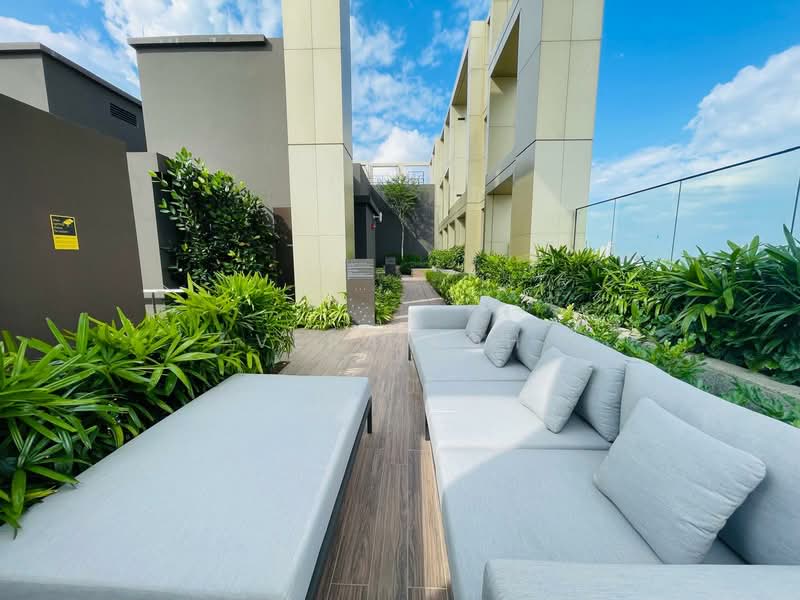 Irwell Hill Residences Condominium For Sale at S$ 2,300,000 | PropertyGuru Singapore - Roof Terrace