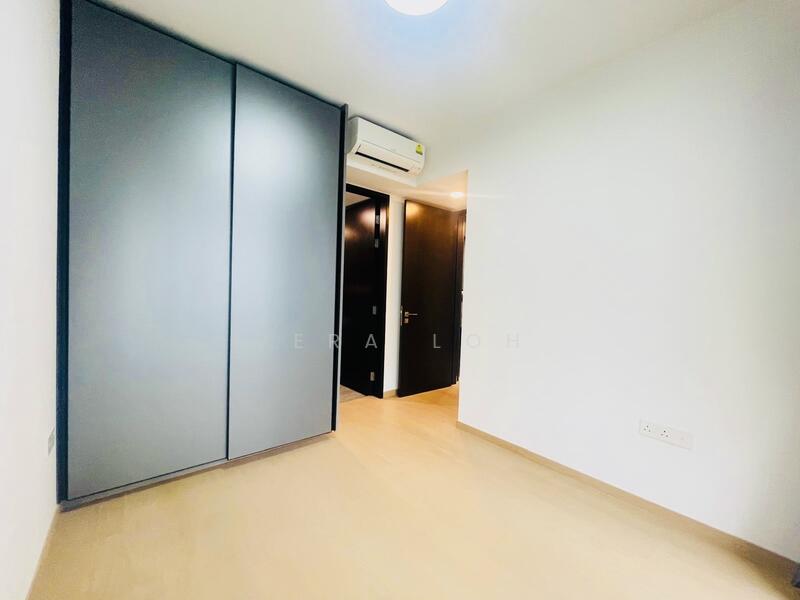 Irwell Hill Residences Condominium For Sale at S$ 2,300,000 | PropertyGuru Singapore - Master Bedroom 