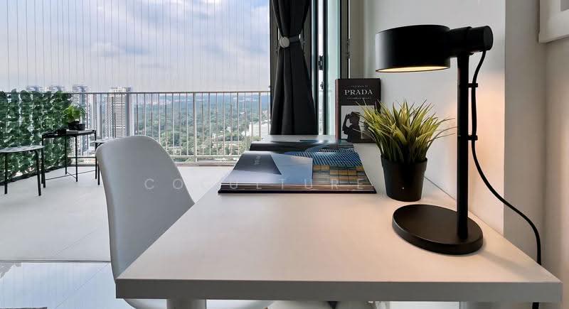 The Metropolitan Condominium, 8 Alexandra View, Alexandra / Commonwealth, Room Rental, 200 sqft, Condominium For Rent, by COCULTURE, 25383870 - Balcony - PropertyGuru.com.sg