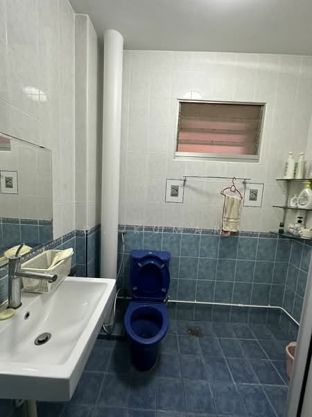 305 Tampines Street 32, 305 Tampines Street 32, 3 Bedrooms, 1,356 sqft, HDB Flat For Rent, by D. Kumar, 25384410 - Bathroom - PropertyGuru.com.sg