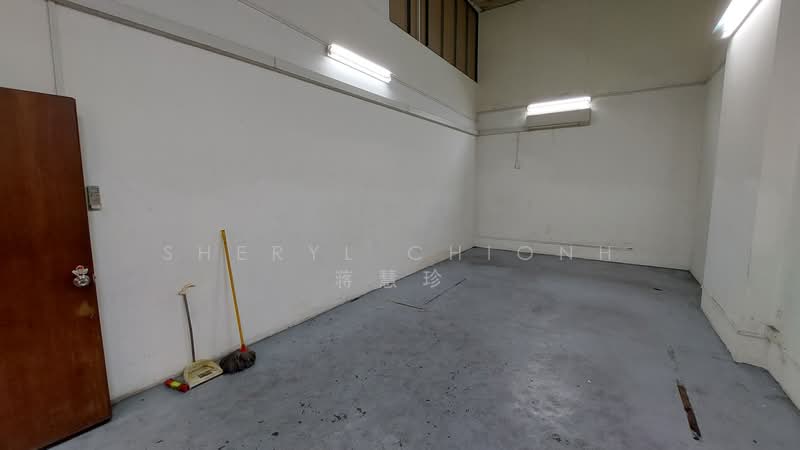 Pioneer Point, 5 Soon Lee Street, 500 sqft, Factory / Workshop (B2) For Rent, by Sheryl Chionh 蒋慧珍, 25384604 - Pioneer Point (Ground Floor Half Unit) - CommercialGuru.com.sg