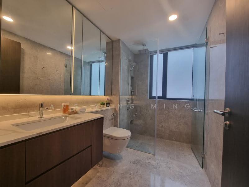 乌节路！外籍人士的首选！全新摩登排屋！Heart of Orchard! Expats choice!, One Tree Hill / Mount Sinai / Jalan Jelita, Tanglin / Holland / Bukit Timah, 5 Bedrooms, 5,300 sqft, Terraced House For Rent, by Ang Yang Ming, 25384673 - Bathroom - PropertyGuru.com.sg