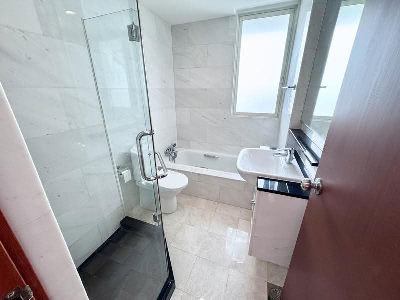 Cote D'Azur, 62 Marine Parade Road, East Coast / Marine Parade, 3 Bedrooms, 1,389 sqft, Condominium For Rent, by Jason Ang, 25387008 - Master bathroom - PropertyGuru.com.sg