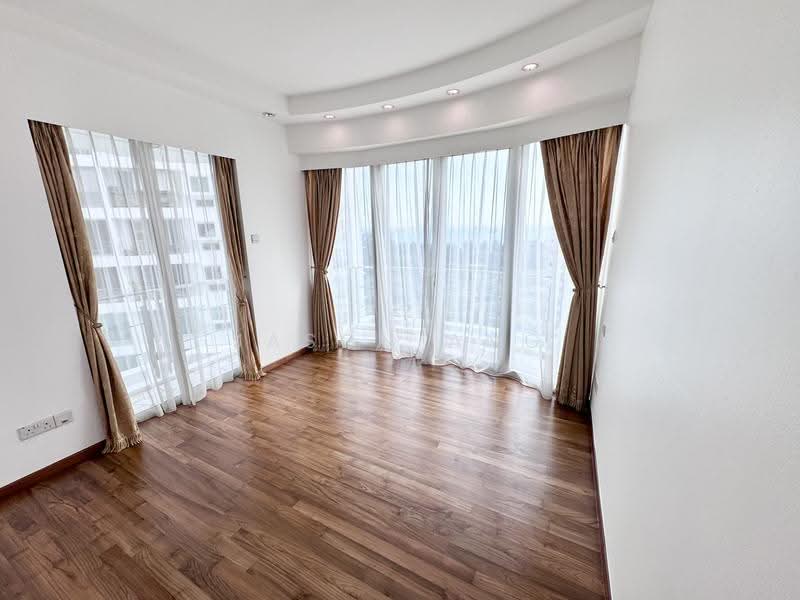 Cote D'Azur, 62 Marine Parade Road, East Coast / Marine Parade, 3 Bedrooms, 1,389 sqft, Condominium For Rent, by Jason Ang, 25387008 - Master bedroom - PropertyGuru.com.sg