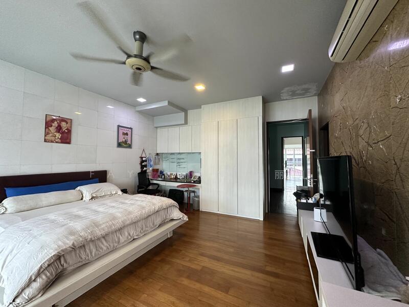 For Sale - Freehold Pool MRT Marble Flooring ,Park 9 Cars, Lorong Chuan MRT