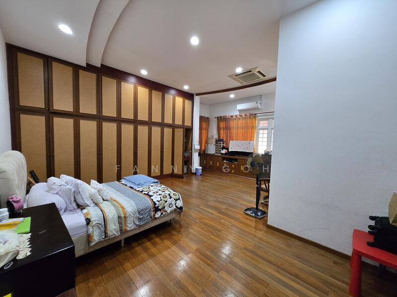 ⭐ Rare Gem In The East ⭐ Beautiful Plot ⭐ Excellent Locale ⭐ Detached