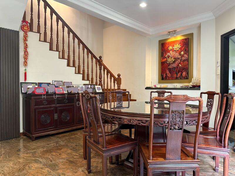 For Sale - Tranquil & Elegant Home Near Greenery, Coast & City Life