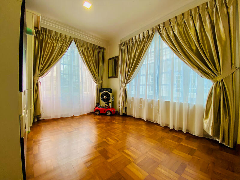 For Sale - Tranquil & Elegant Home Near Greenery, Coast & City Life