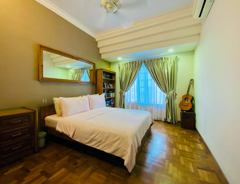 For Sale - Tranquil & Elegant Home Near Greenery, Coast & City Life