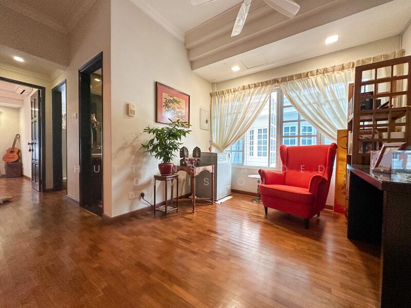 For Sale - Tranquil & Elegant Home Near Greenery, Coast & City Life