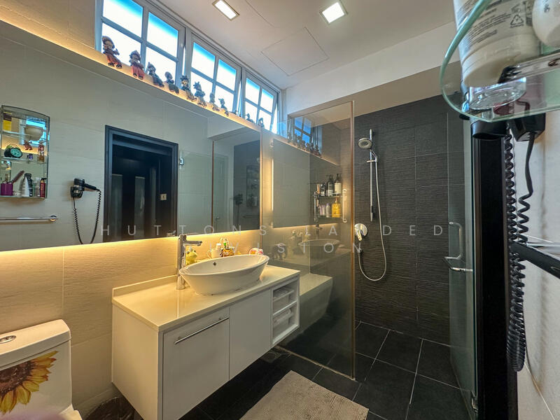 For Sale - Tranquil & Elegant Home Near Greenery, Coast & City Life