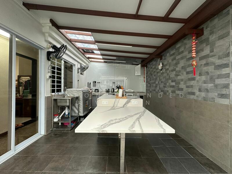 For Sale - Tranquil & Elegant Home Near Greenery, Coast & City Life