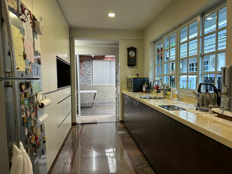 For Sale - Tranquil & Elegant Home Near Greenery, Coast & City Life