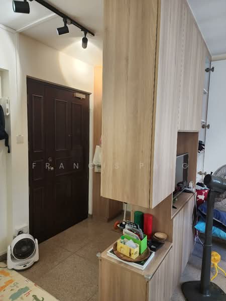 20 Jalan Membina, 20 Jalan Membina, Alexandra / Commonwealth, 3 Bedrooms, 969 sqft, HDB Flat For Rent, by Francis Pang, 25389397 - Door entrance - PropertyGuru.com.sg