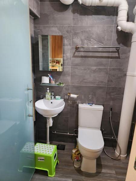 20 Jalan Membina, 20 Jalan Membina, Alexandra / Commonwealth, 3 Bedrooms, 969 sqft, HDB Flat For Rent, by Francis Pang, 25389397 - Common bath - PropertyGuru.com.sg