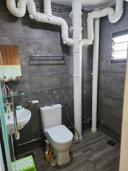 20 Jalan Membina, 20 Jalan Membina, Alexandra / Commonwealth, 3 Bedrooms, 969 sqft, HDB Flat For Rent, by Francis Pang, 25389397 - Common bath - PropertyGuru.com.sg